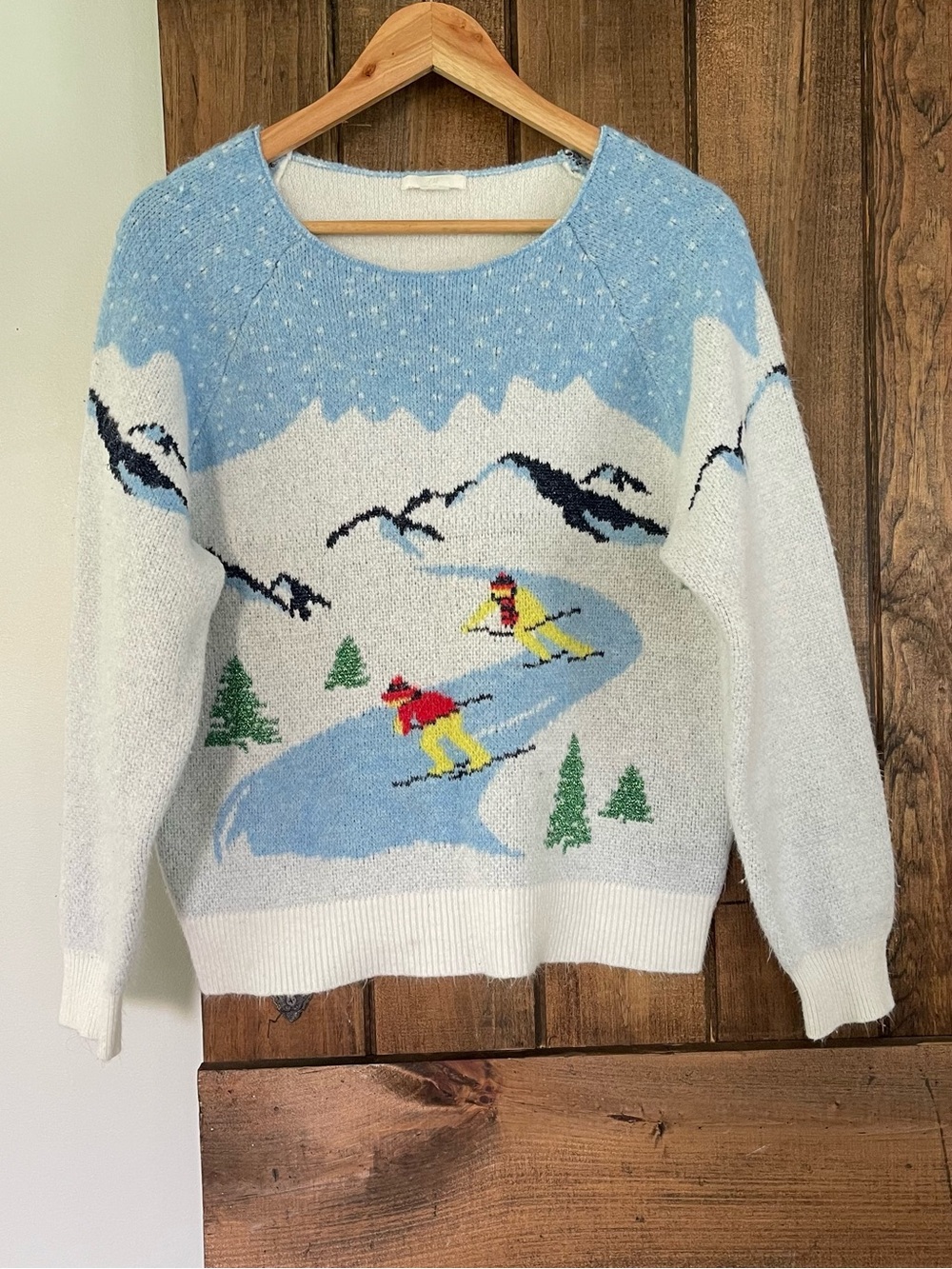 H&M Winter Ski Scene Mountain Motif Sweater Medium Chalet Chic Cabincore